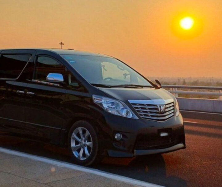 Van al atardecer